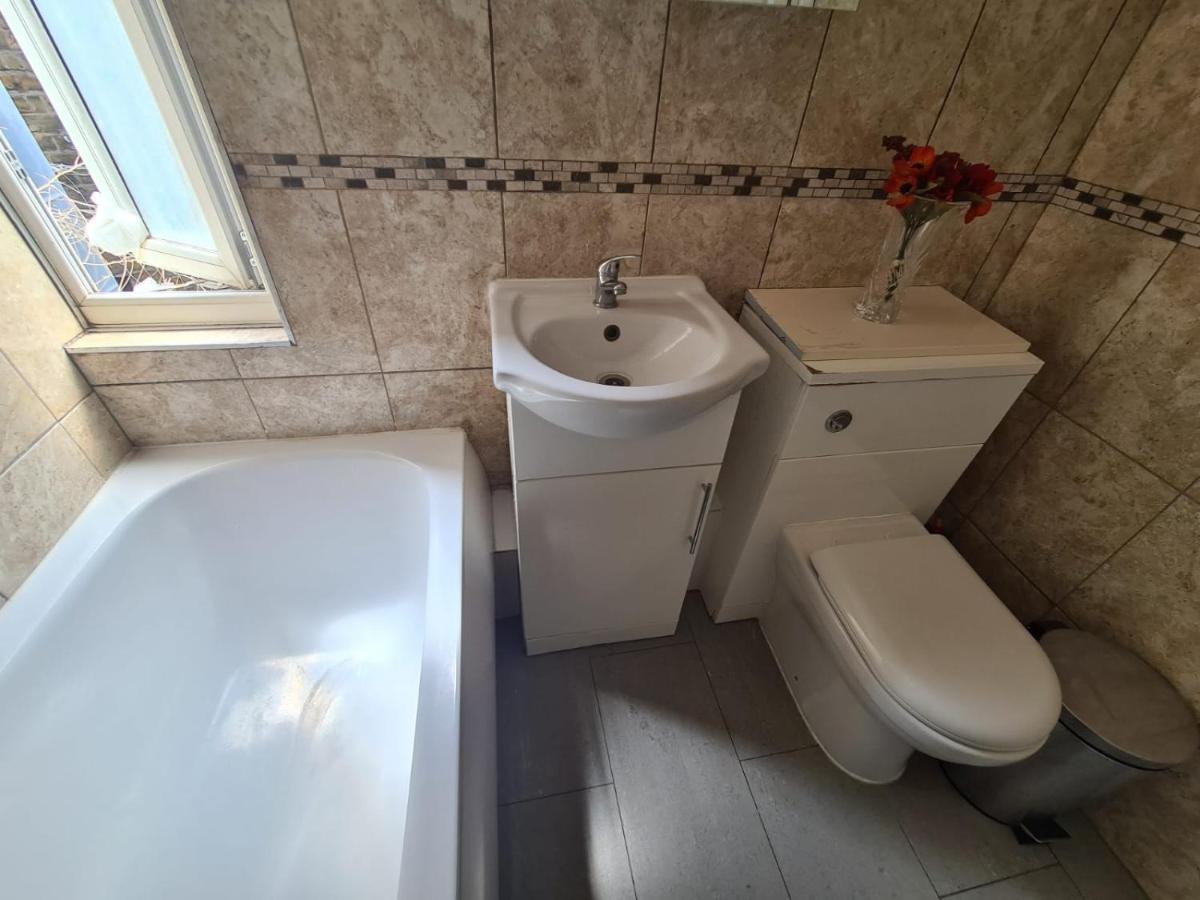 "Bright & Spacious" 3 Bedroom Flat By Kings Cross, St Pancras Station!!!!64 لندن المظهر الخارجي الصورة
